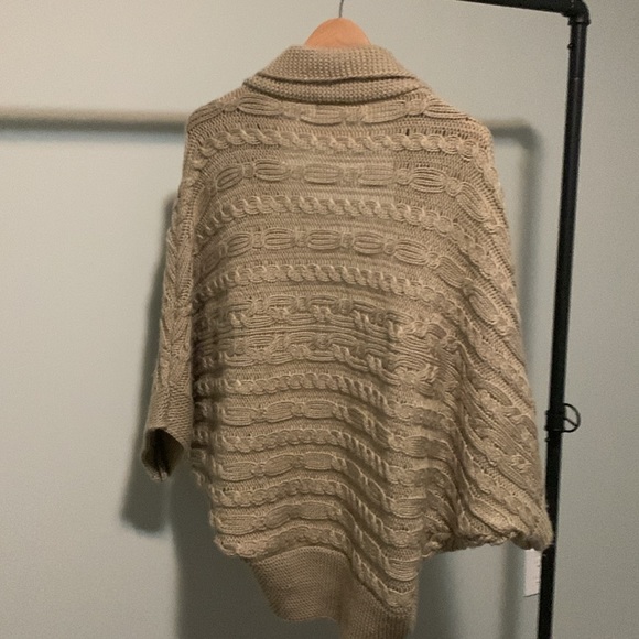Zara Knit, beige, size Medium - Picture 3 of 4